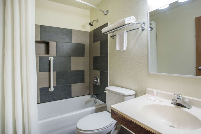 Imagen de la habitación del Hotel Super 8 By Wyndham Salem Va. Foto 11