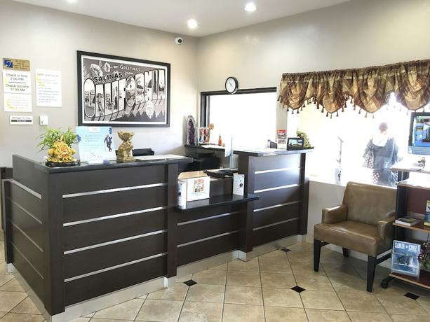 Imagen de los interiores del Hotel Super 8 By Wyndham Salinas. Foto 17