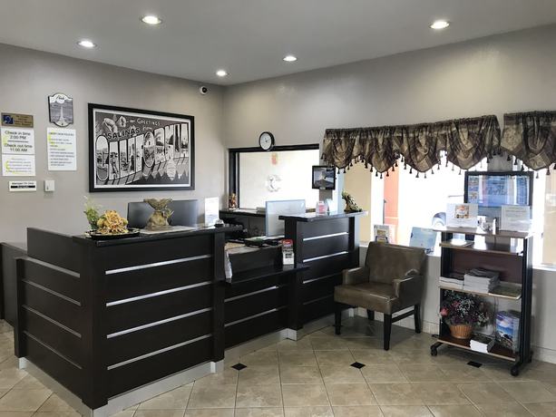 Imagen de los interiores del Hotel Super 8 By Wyndham Salinas. Foto 20