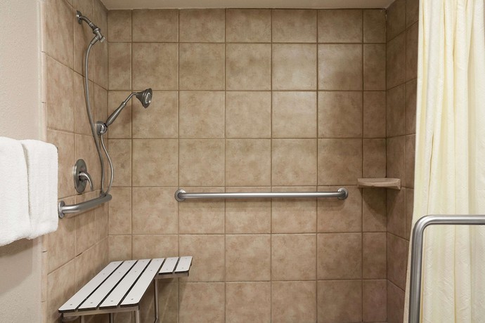 Imagen de la habitación del Hotel Super 8 By Wyndham Salinas. Foto 12