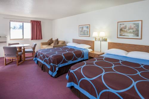 Imagen de la habitación del Hotel Super 8 By Wyndham Salmon Arm. Foto 2