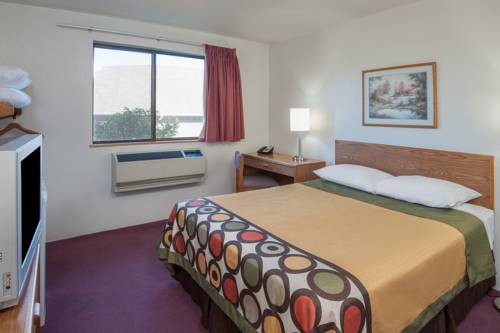 Imagen de la habitación del Hotel Super 8 By Wyndham Salmon Arm. Foto 7