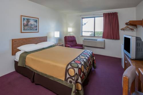 Imagen de la habitación del Hotel Super 8 By Wyndham Salmon Arm. Foto 8