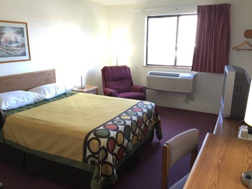 Imagen de la habitación del Hotel Super 8 By Wyndham Salmon Arm. Foto 12