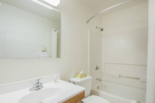 Imagen de la habitación del Hotel Super 8 By Wyndham Salmon Arm. Foto 14