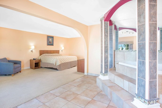 Imagen de la habitación del Hotel Super 8 By Wyndham San Angelo. Foto 10