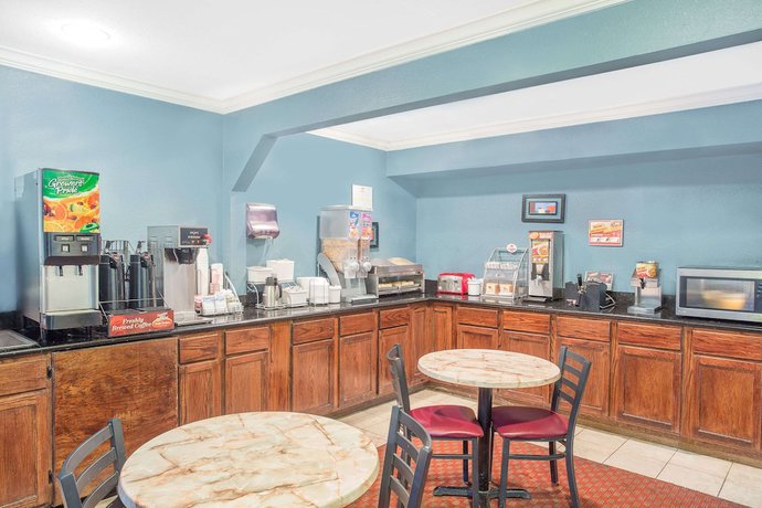 Imagen del bar/restaurante del Hotel Super 8 By Wyndham San Angelo. Foto 3