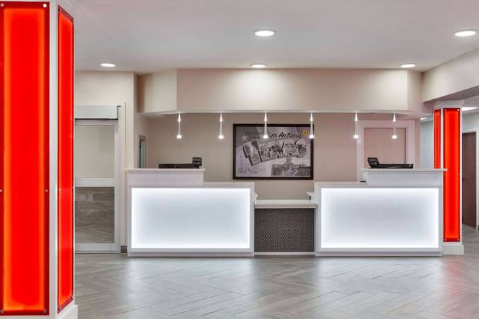 Imagen de los interiores del Hotel Super 8 By Wyndham San Antonio Airport North. Foto 17