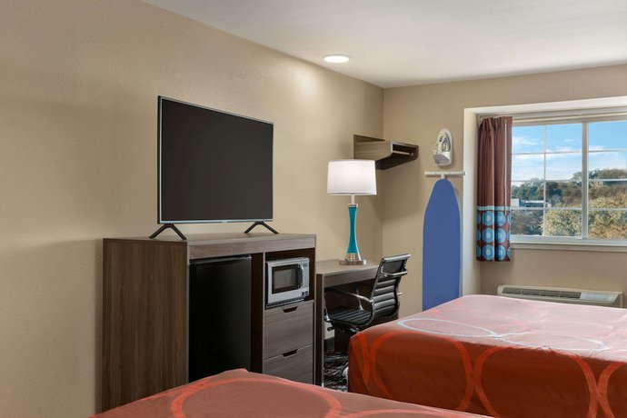 Imagen de la habitación del Hotel Super 8 By Wyndham San Antonio Airport North. Foto 11