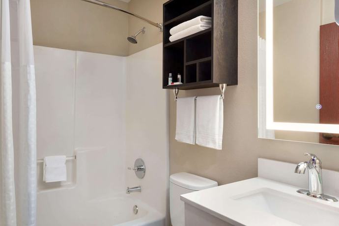 Imagen de la habitación del Hotel Super 8 By Wyndham San Antonio Airport North. Foto 14
