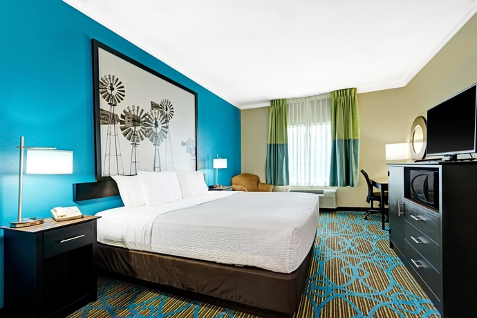 Imagen de la habitación del Hotel Super 8 By Wyndham San Antonio/alamodome Area. Foto 7