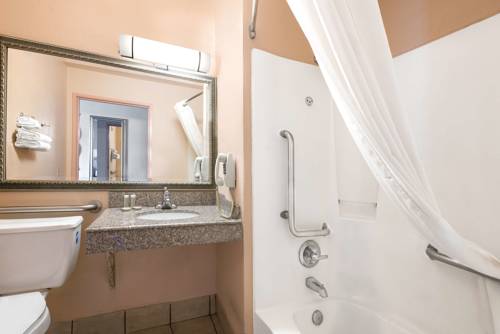 Imagen de la habitación del Hotel Super 8 By Wyndham San Antonio/i-35 North. Foto 3