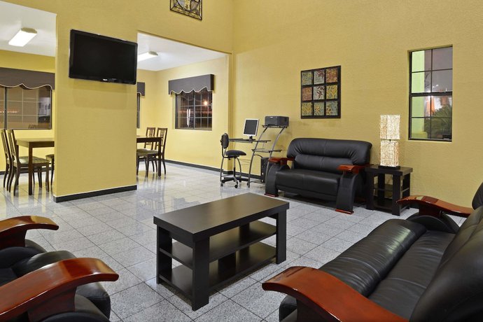 Imagen de los interiores del Hotel Super 8 By Wyndham San Antonio/riverwalk Area. Foto 17