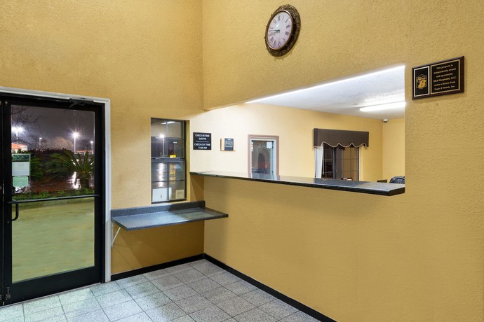 Imagen de los interiores del Hotel Super 8 By Wyndham San Antonio/riverwalk Area. Foto 18