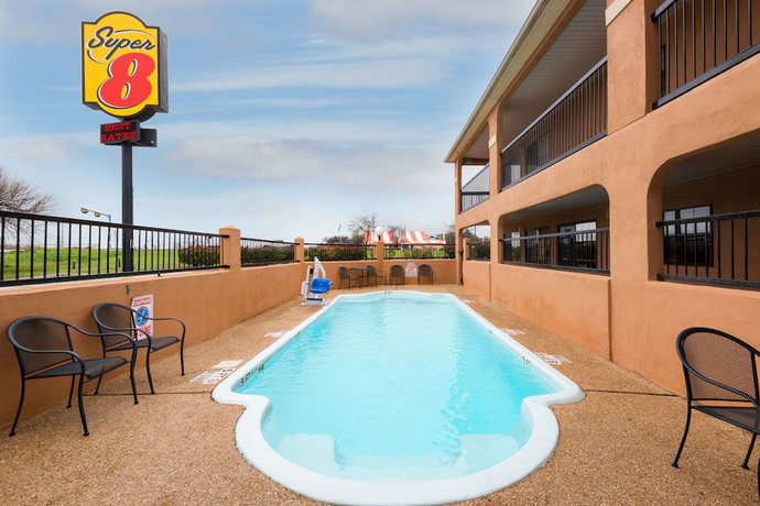 Imagen de la piscina del Hotel Super 8 By Wyndham San Antonio/riverwalk Area. Foto 20