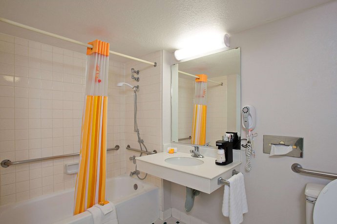 Imagen de la habitación del Hotel Super 8 By Wyndham San Bernardino. Foto 10