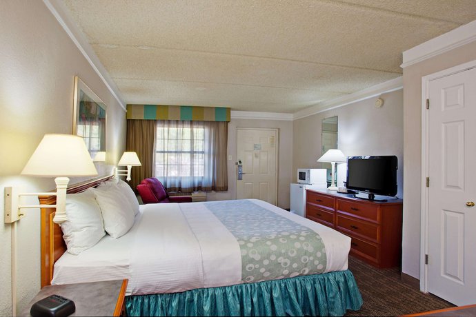 Imagen de la habitación del Hotel Super 8 By Wyndham San Bernardino. Foto 12