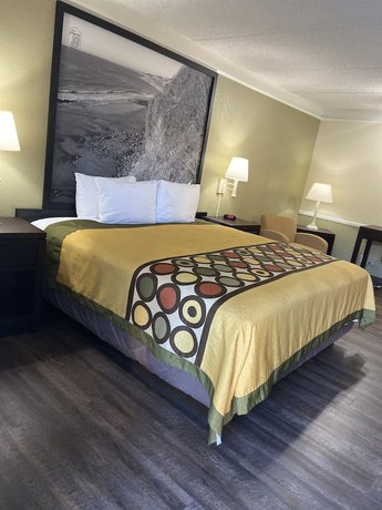 Imagen de la habitación del Hotel Super 8 By Wyndham San Bernardino. Foto 15