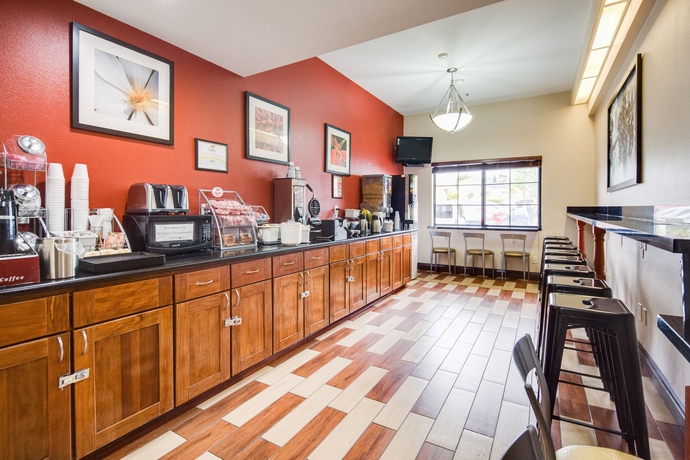 Imagen del bar/restaurante del Hotel Super 8 By Wyndham San Bruno/ San Francisco (sfo) Airport. Foto 3