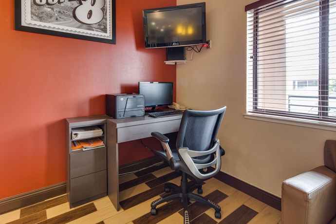 Imagen de los interiores del Hotel Super 8 By Wyndham San Bruno/ San Francisco (sfo) Airport. Foto 12