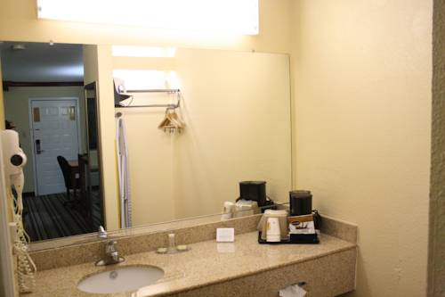 Imagen de la habitación del Hotel Super 8 By Wyndham San Marcos. Foto 7