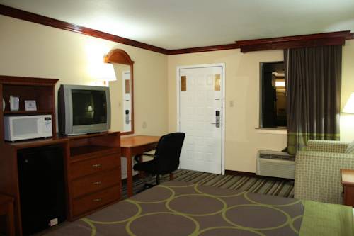 Imagen de la habitación del Hotel Super 8 By Wyndham San Marcos. Foto 8