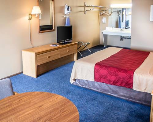 Imagen de la habitación del Hotel Super 8 By Wyndham Sandusky. Foto 2