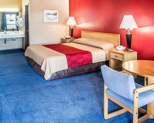 Imagen de la habitación del Hotel Super 8 By Wyndham Sandusky. Foto 3