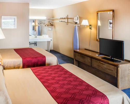 Imagen de la habitación del Hotel Super 8 By Wyndham Sandusky. Foto 7