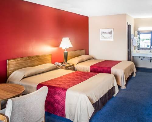 Imagen de la habitación del Hotel Super 8 By Wyndham Sandusky. Foto 8