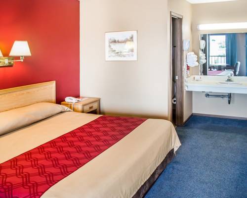 Imagen de la habitación del Hotel Super 8 By Wyndham Sandusky. Foto 9