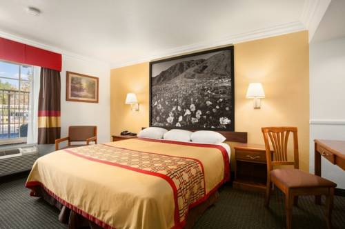 Imagen de la habitación del Hotel Super 8 By Wyndham Santa Clarita/valencia. Foto 2