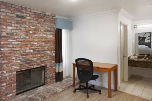 Imagen de la habitación del Hotel Super 8 By Wyndham Santa Clarita/valencia. Foto 4