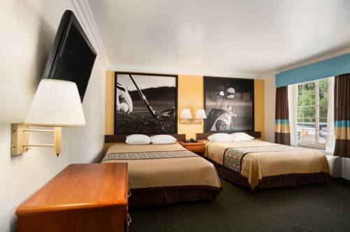 Imagen de la habitación del Hotel Super 8 By Wyndham Santa Clarita/valencia. Foto 10