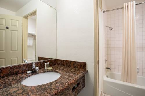 Imagen de la habitación del Hotel Super 8 By Wyndham Santa Clarita/valencia. Foto 12