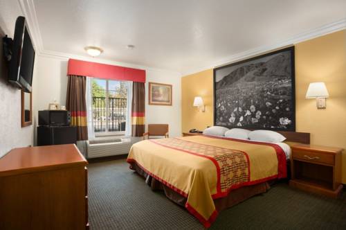 Imagen de la habitación del Hotel Super 8 By Wyndham Santa Clarita/valencia. Foto 16