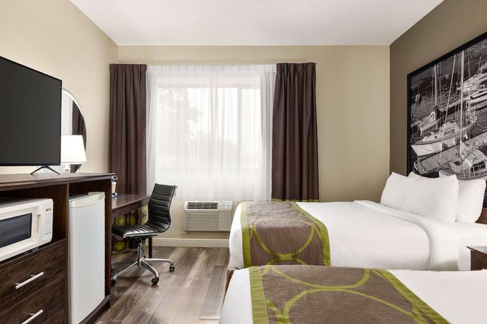 Imagen de la habitación del Hotel Super 8 By Wyndham Sarnia On. Foto 1