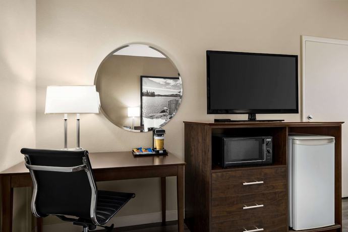 Imagen de la habitación del Hotel Super 8 By Wyndham Sarnia On. Foto 6