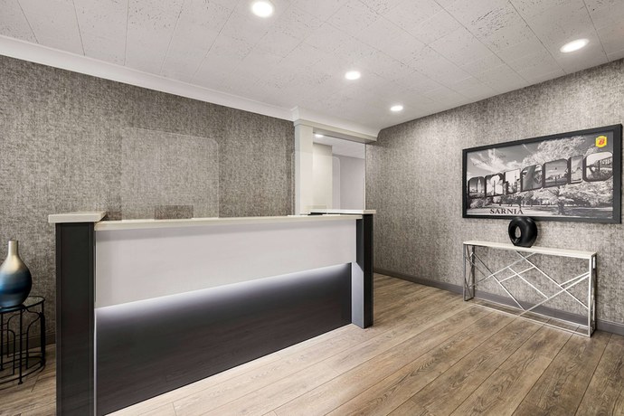 Imagen de los interiores del Hotel Super 8 By Wyndham Sarnia On. Foto 18