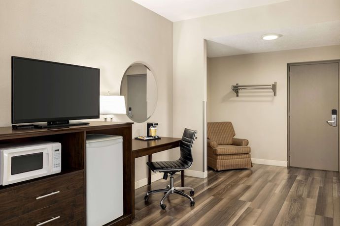 Imagen de la habitación del Hotel Super 8 By Wyndham Sarnia On. Foto 11