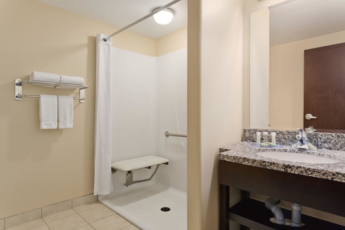 Imagen de la habitación del Hotel Super 8 By Wyndham Saskatoon Near Downtown. Foto 5