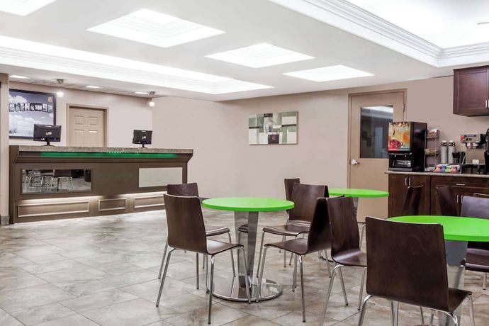 Imagen de los interiores del Hotel Super 8 By Wyndham Saskatoon Near Saskatoon Airport. Foto 16