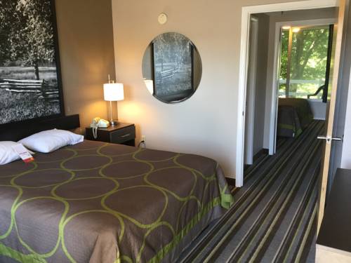 Imagen de la habitación del Hotel Super 8 By Wyndham Sevierville Riverside. Foto 8