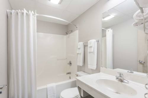 Imagen de la habitación del Hotel Super 8 By Wyndham Sevierville Riverside. Foto 10