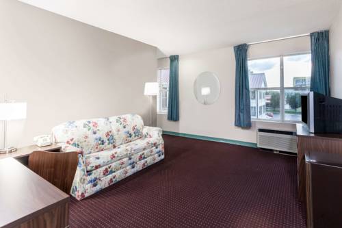 Imagen de la habitación del Hotel Super 8 By Wyndham Sevierville Riverside. Foto 13