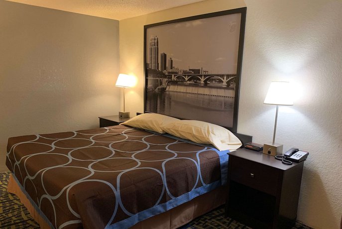 Imagen de la habitación del Hotel Super 8 By Wyndham Shakopee. Foto 6