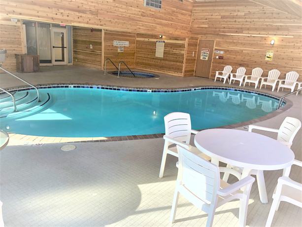 Imagen de la piscina del Hotel Super 8 By Wyndham Shakopee. Foto 20