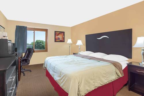 Imagen de la habitación del Hotel Super 8 By Wyndham Sheboygan Wi. Foto 4
