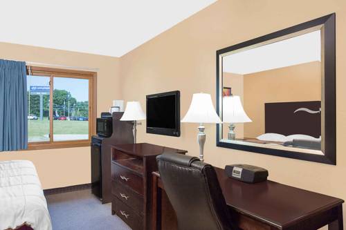 Imagen de la habitación del Hotel Super 8 By Wyndham Sheboygan Wi. Foto 7