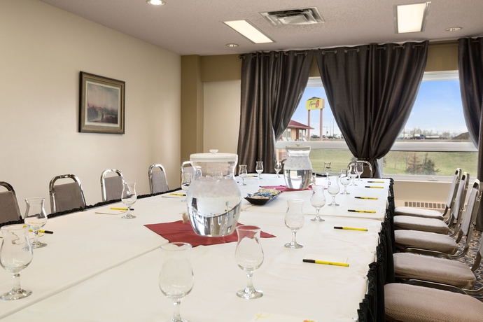 Imagen de los interiores del Hotel Super 8 By Wyndham Sherwood Park/edmonton Area. Foto 9